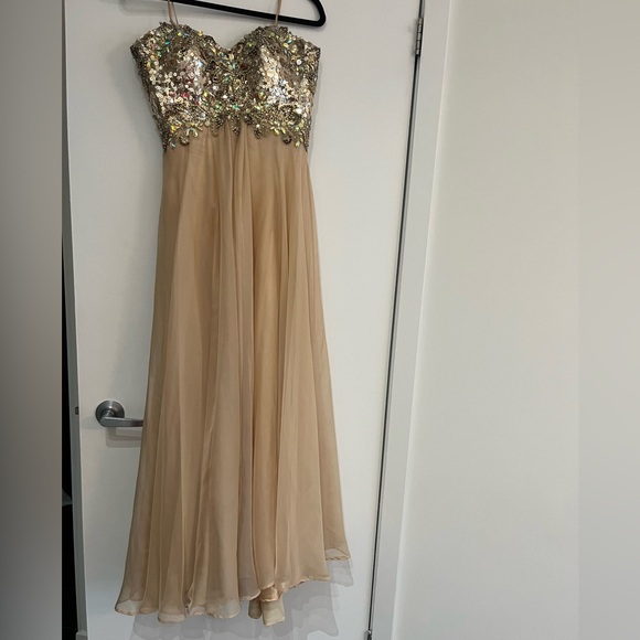 Beautiful champagne Tony Bowls dress - Picture 6 of 6